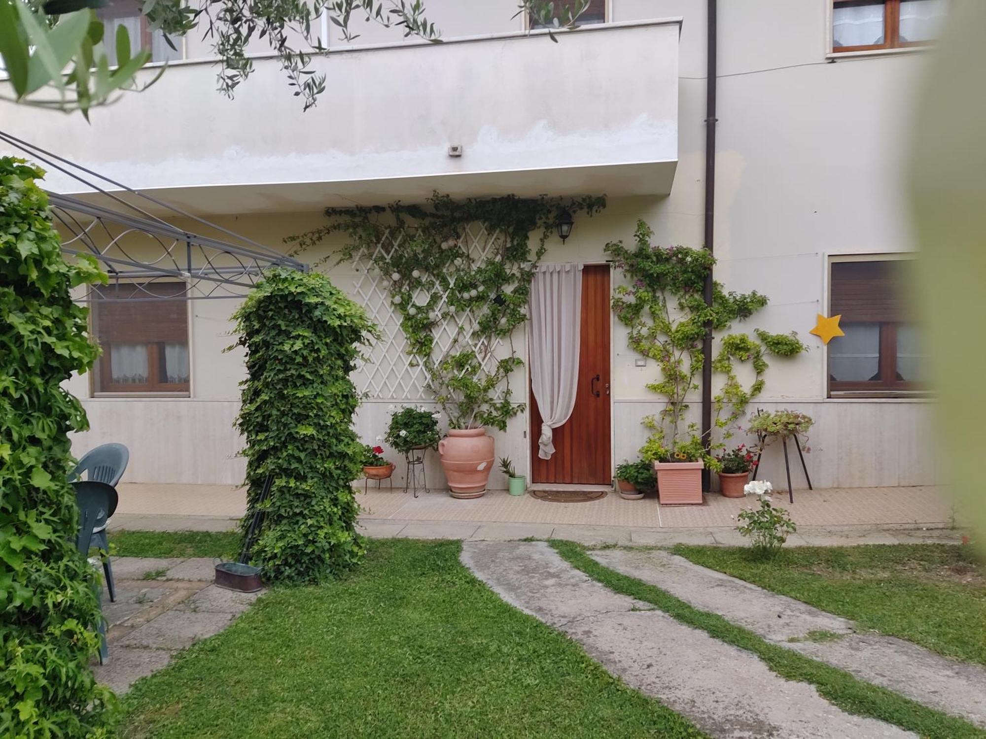 Tollo Villa Carol Appartamento E B&B מראה חיצוני תמונה