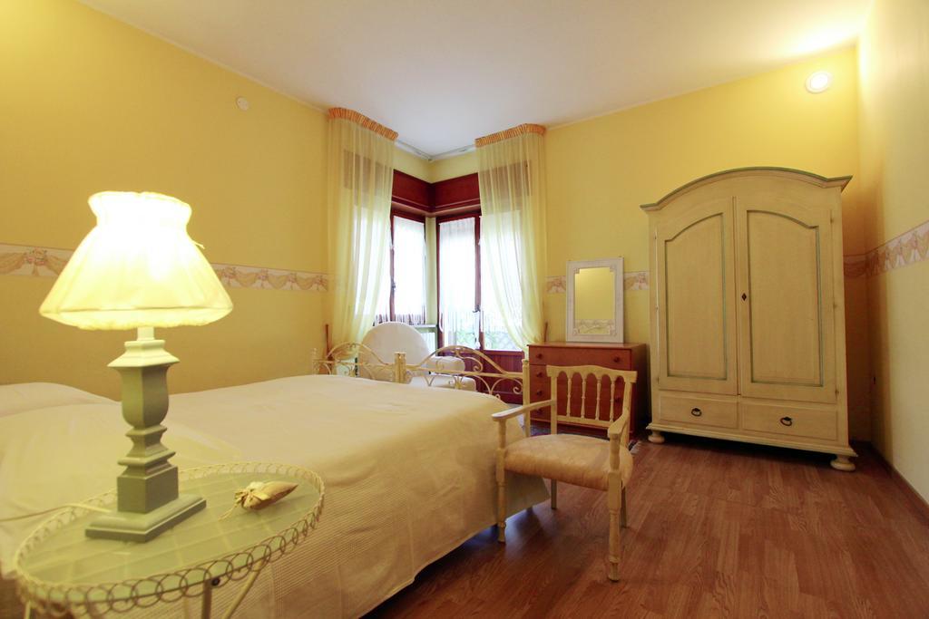 Tollo Villa Carol Appartamento E B&B מראה חיצוני תמונה