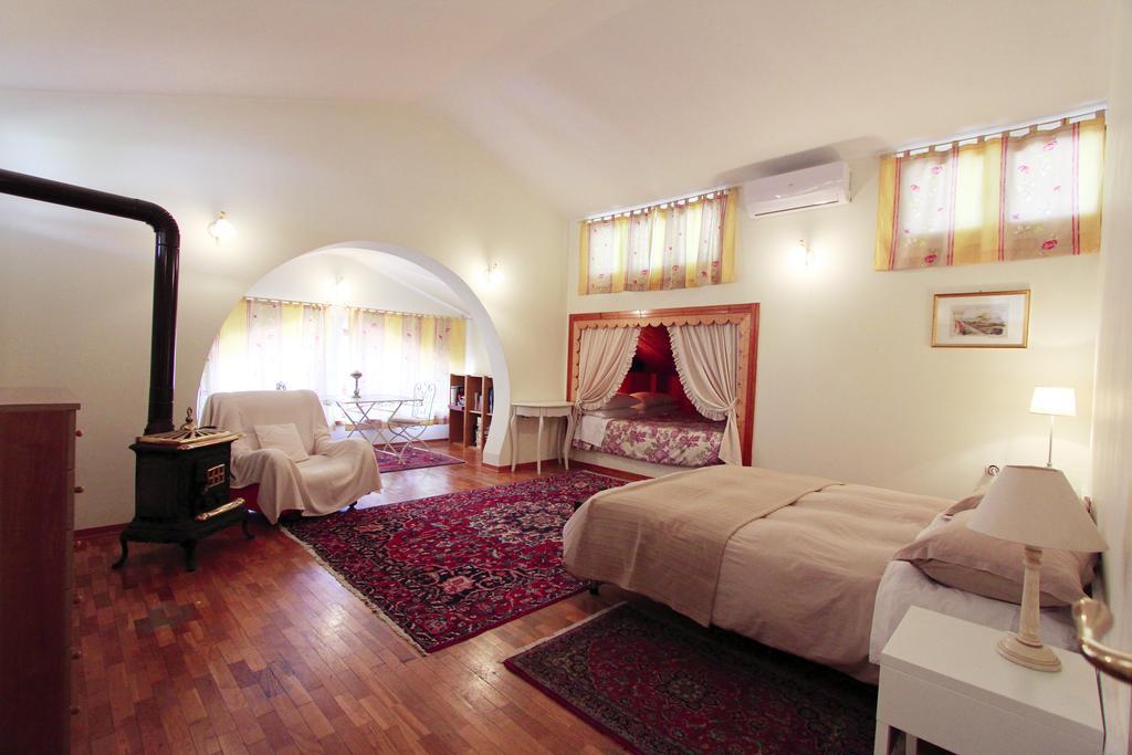Tollo Villa Carol Appartamento E B&B מראה חיצוני תמונה